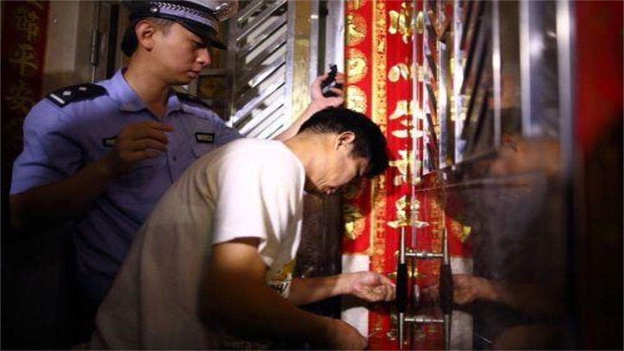秦皇岛请开锁师傅开了锁后，师傅为什么一般都不进门，就算主人请也不进去？